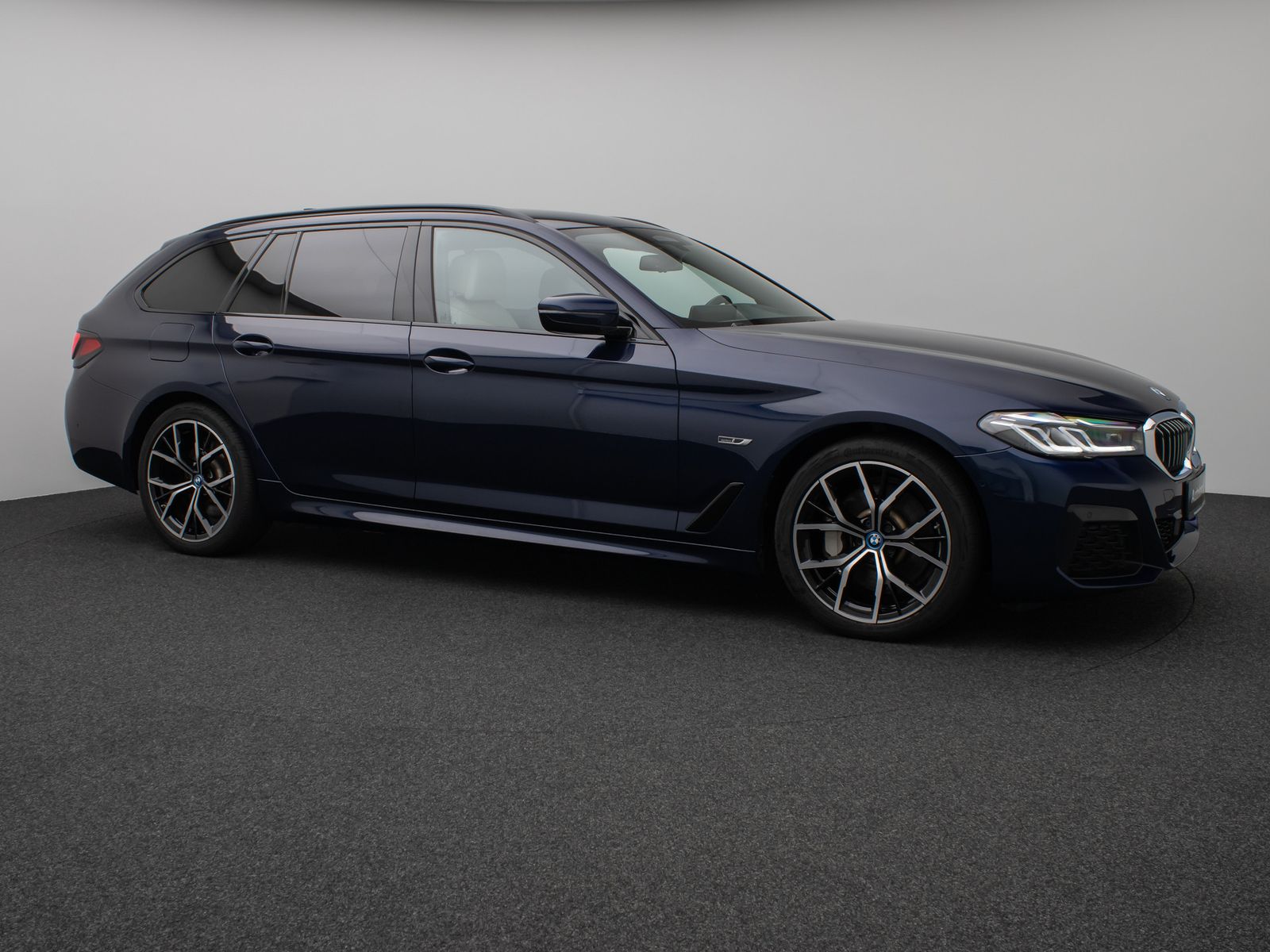 Fahrzeugabbildung BMW 530e xD M Sport Massage Laser HUD DAB Individual