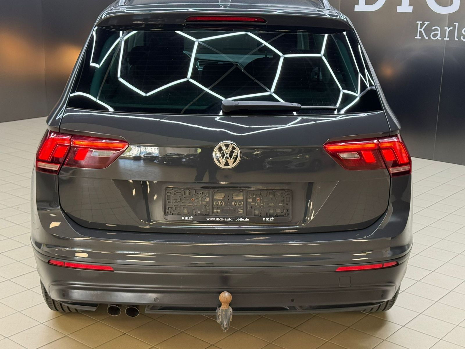 Fahrzeugabbildung Volkswagen Tiguan 2.0d DSG Comf 4Mot >NAVI+SHZ+PDC+LM+AHK+