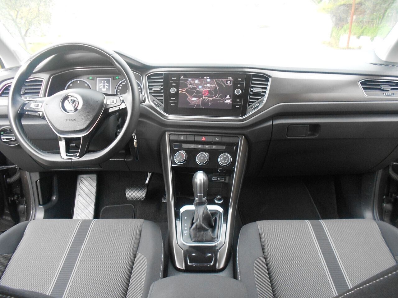 Volkswagen T-ROC 2.0TDI(BI-COLOR,DSG-NAVI)E6D-TEMP,150cv imagem 3
