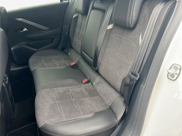 Fotografie 14 des Opel Astra L Lim GS Automatik Alcantara Schiebedach