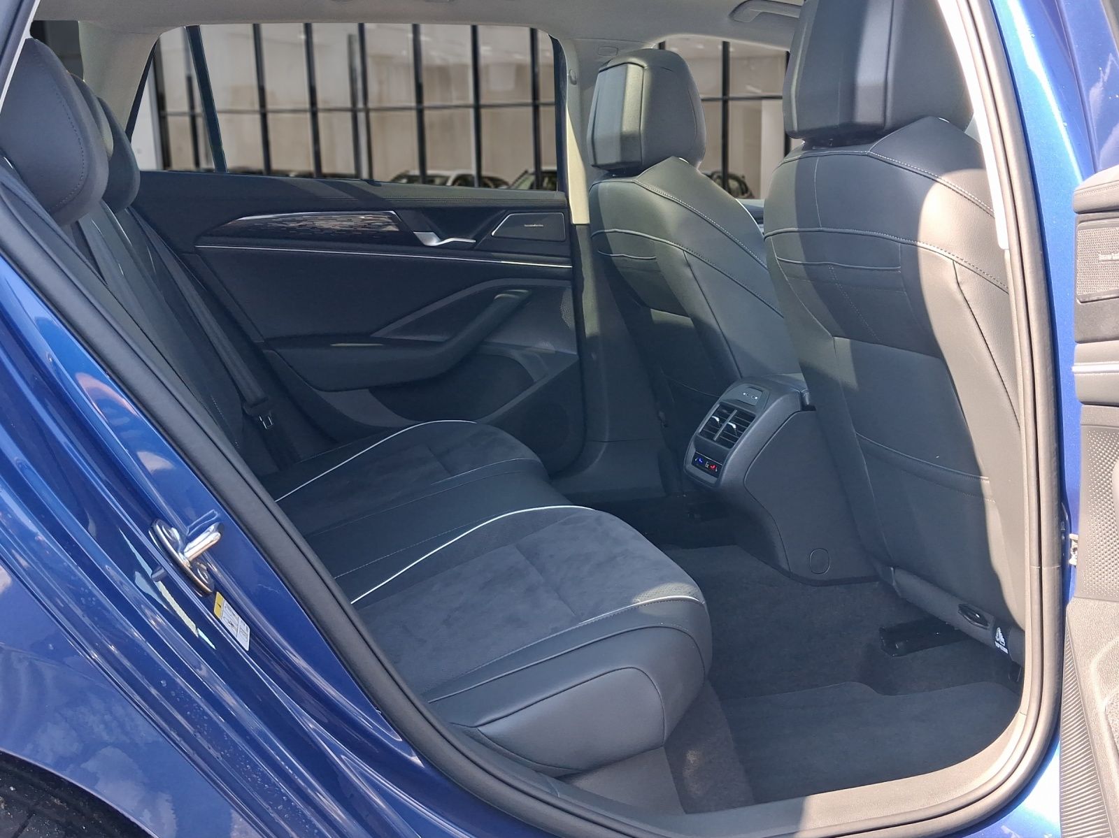 Volkswagen Passat Variant - Bild 10