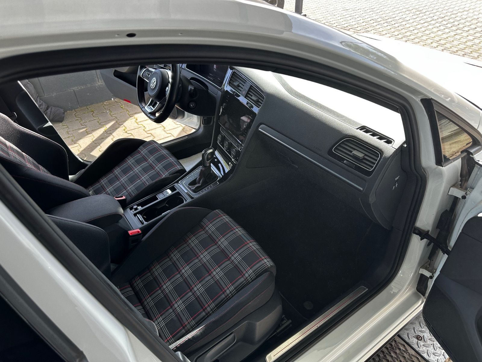 Volkswagen Golf VII 2.0TSi GTI Performance BMT/Start-Stopp — Bild 12