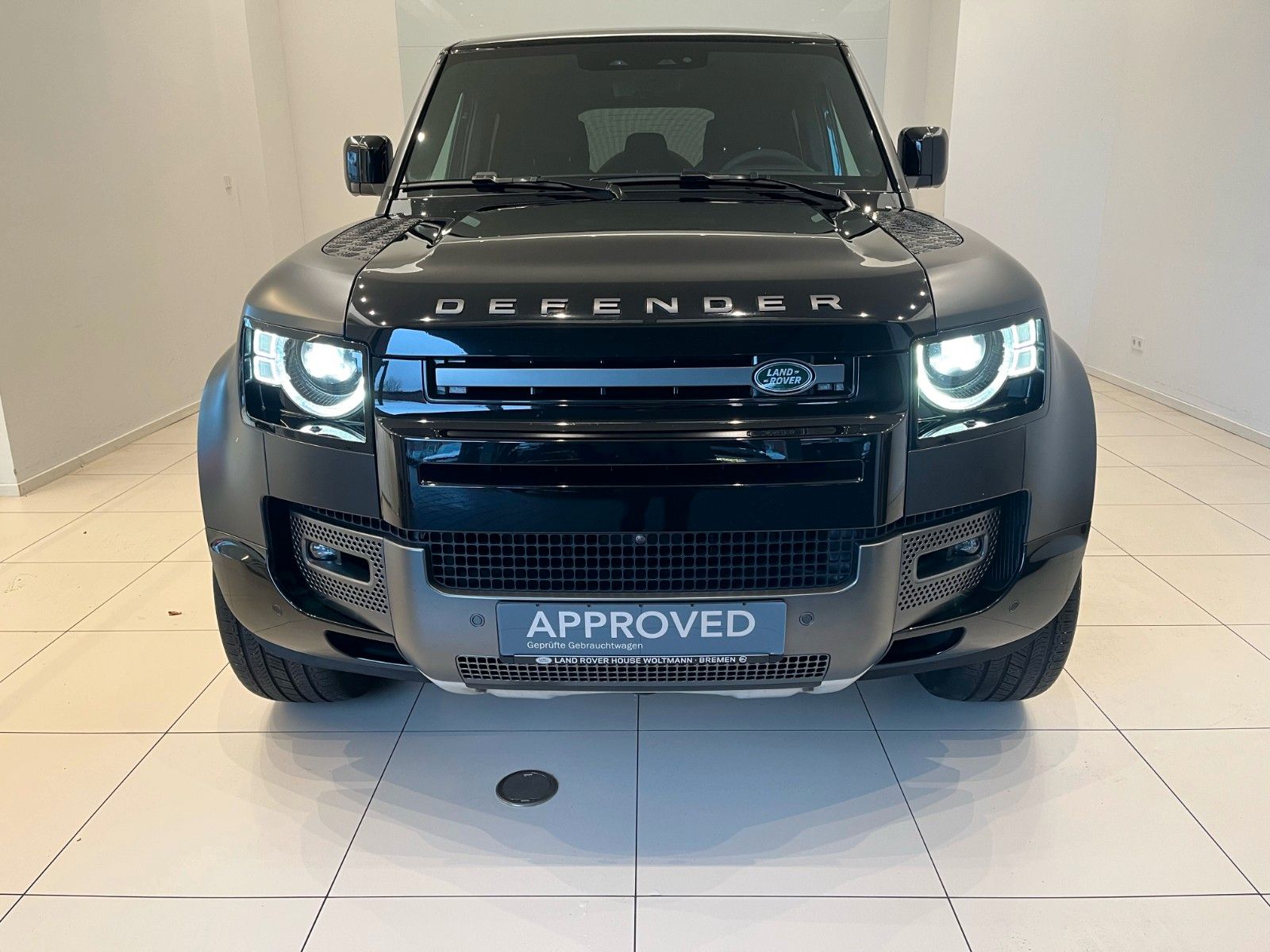 Fahrzeugabbildung Land Rover Defender 110 P525 V8 Carpathian Edition 22" Rad