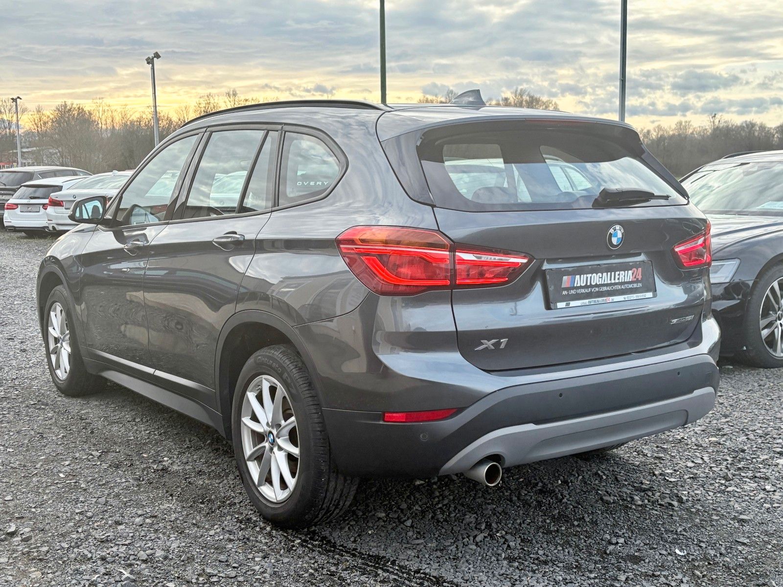 Fahrzeugabbildung BMW X1 sDrive18i Aut. Navi LED Tempomat SCHECKHEFT