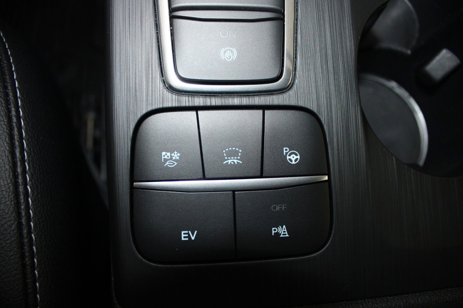 Fahrzeugabbildung Ford Kuga PHEV Titanium X AHK LED HUD 2xCam WinterP.