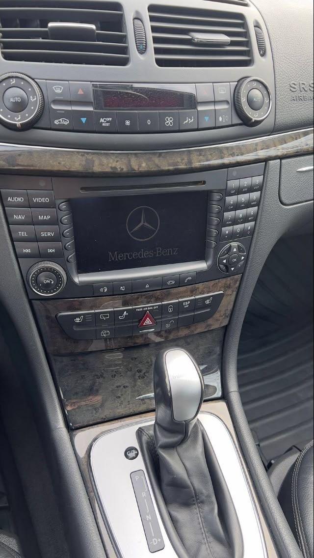 Mercedes-Benz E320 2004 — photo 8