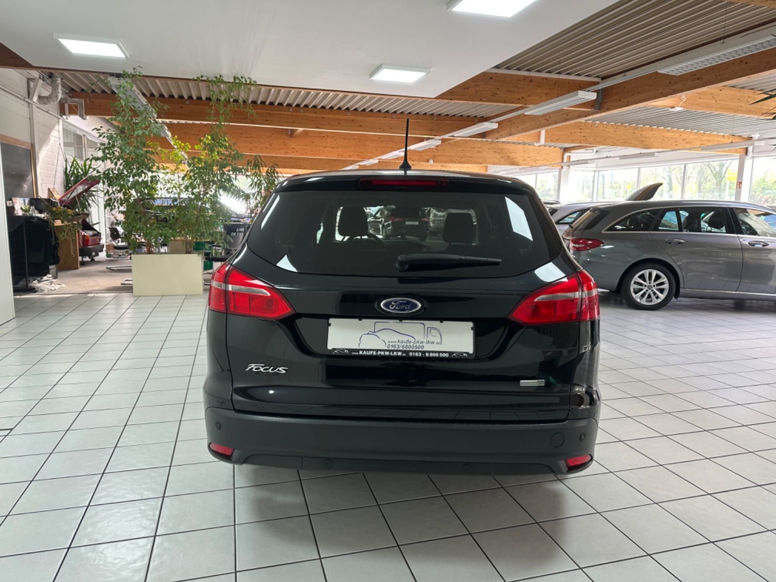 Fahrzeugabbildung Ford Focus Turnier Business*Klima*Navi*Automatik*