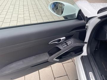 صورة 10 لـ 2019 Porsche CAYMAN