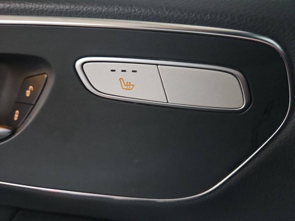 Fahrzeugabbildung Mercedes-Benz V 300 ED lang 4x4 7 Sitze AMG 2,5tAHK Sound STHZ