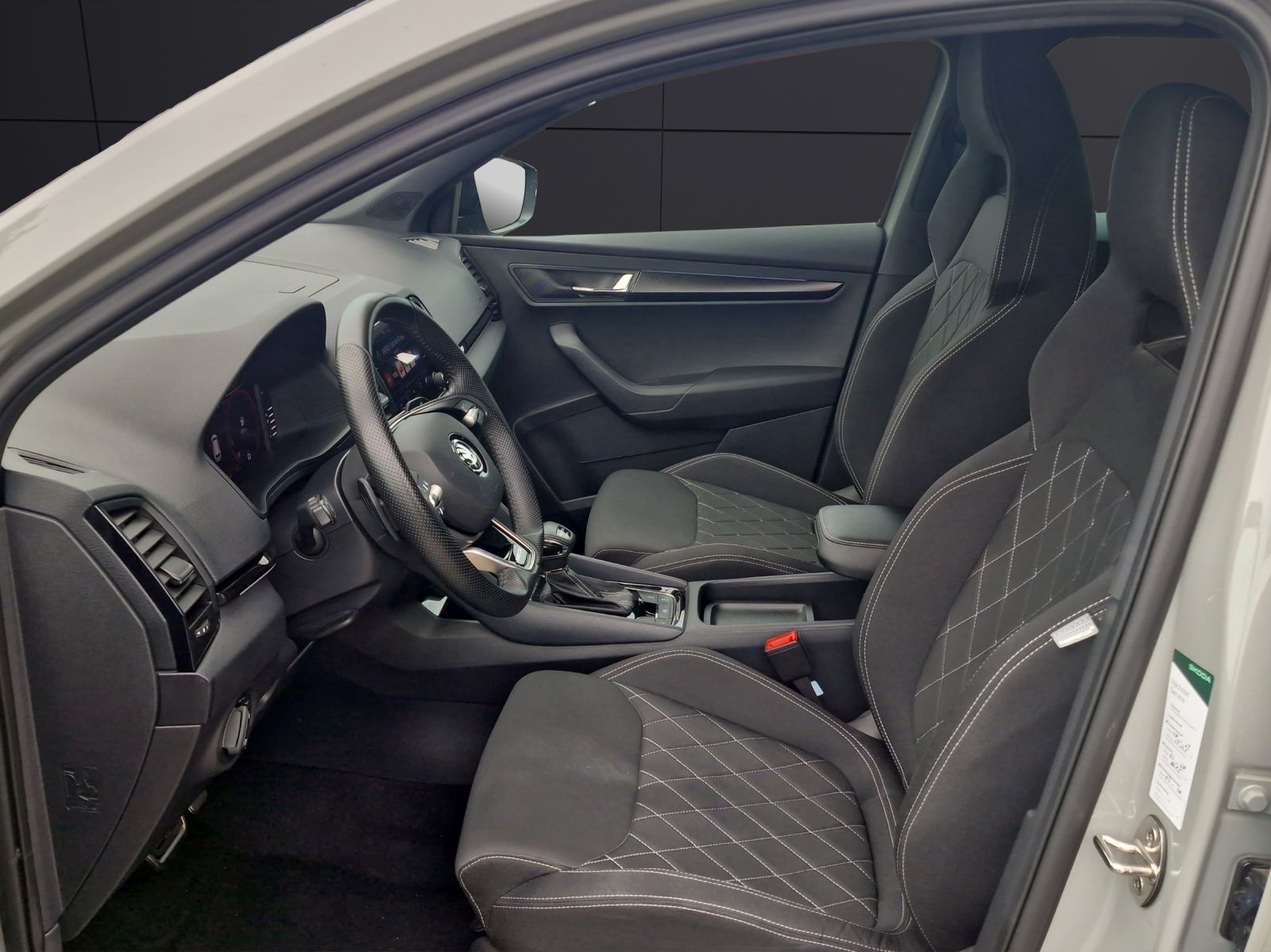 Fahrzeugabbildung SKODA Karoq Sportline 4x4 MATRIX AHZ VC