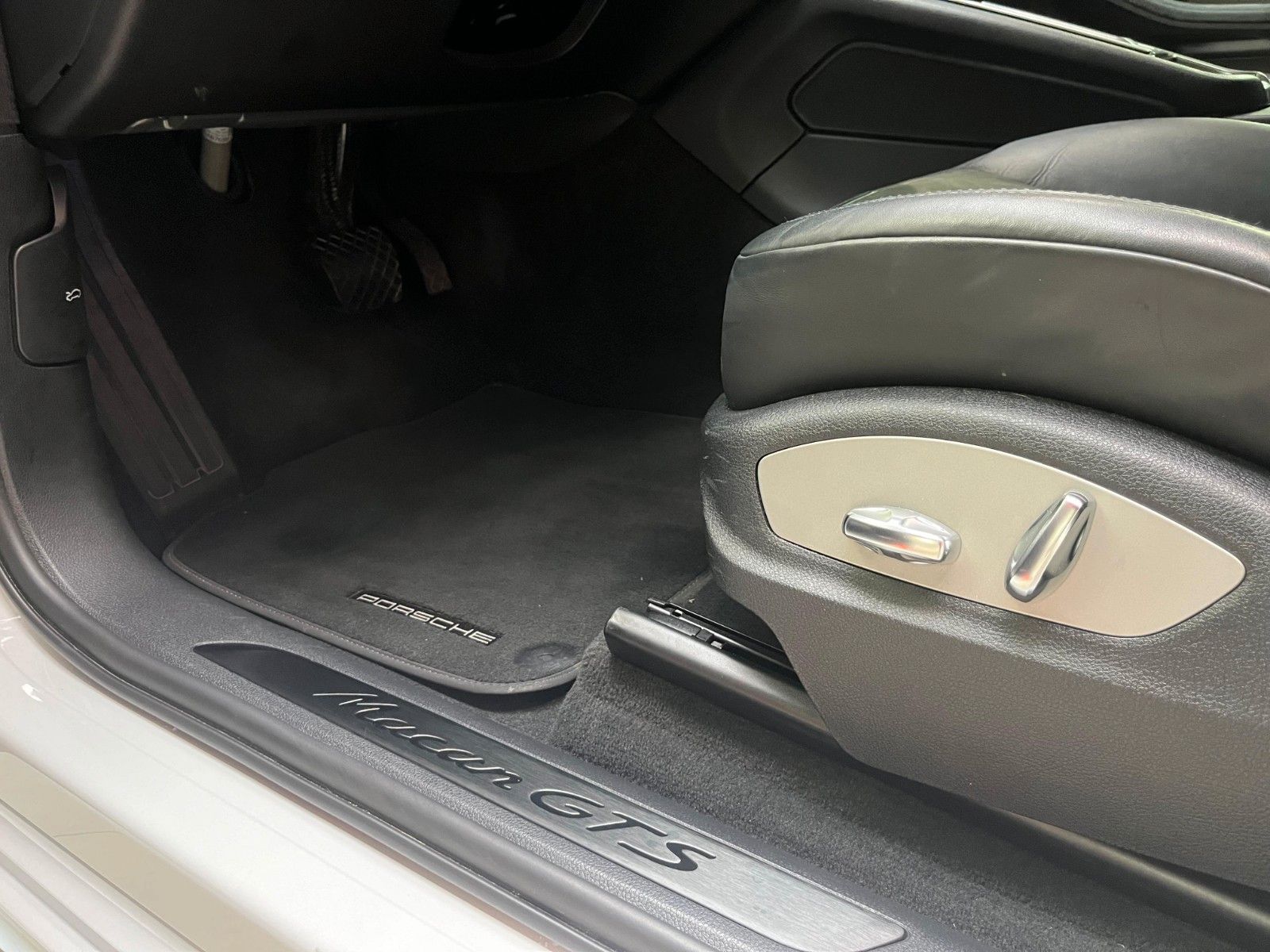 Fahrzeugabbildung Porsche Macan GTS*Chrono*Pano*360°*Luft*AHK*LED*Leder*