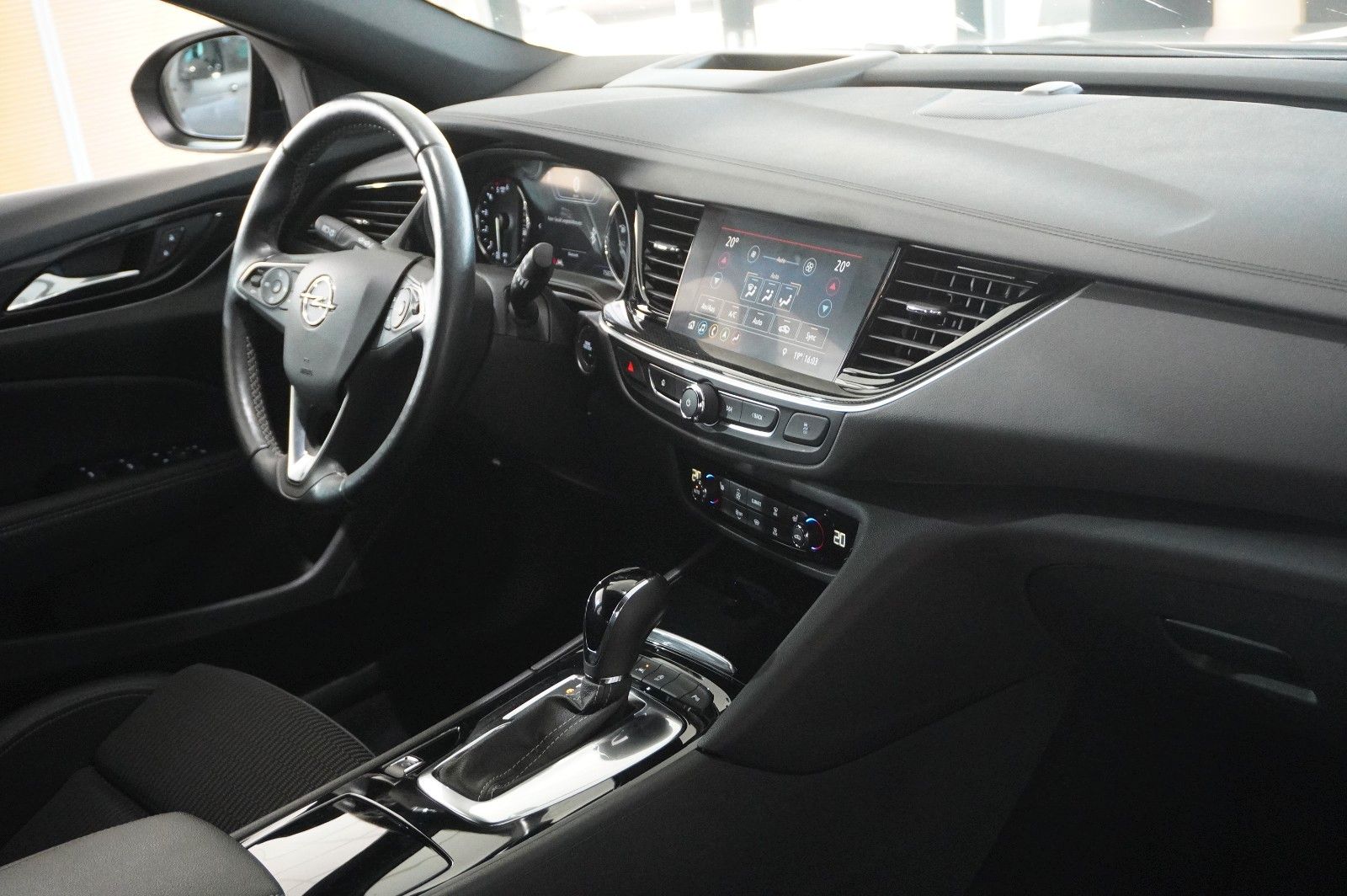 Fahrzeugabbildung Opel Insignia B ST 2.0D BUSINESS NAVI/LED/KAMERA/HUD