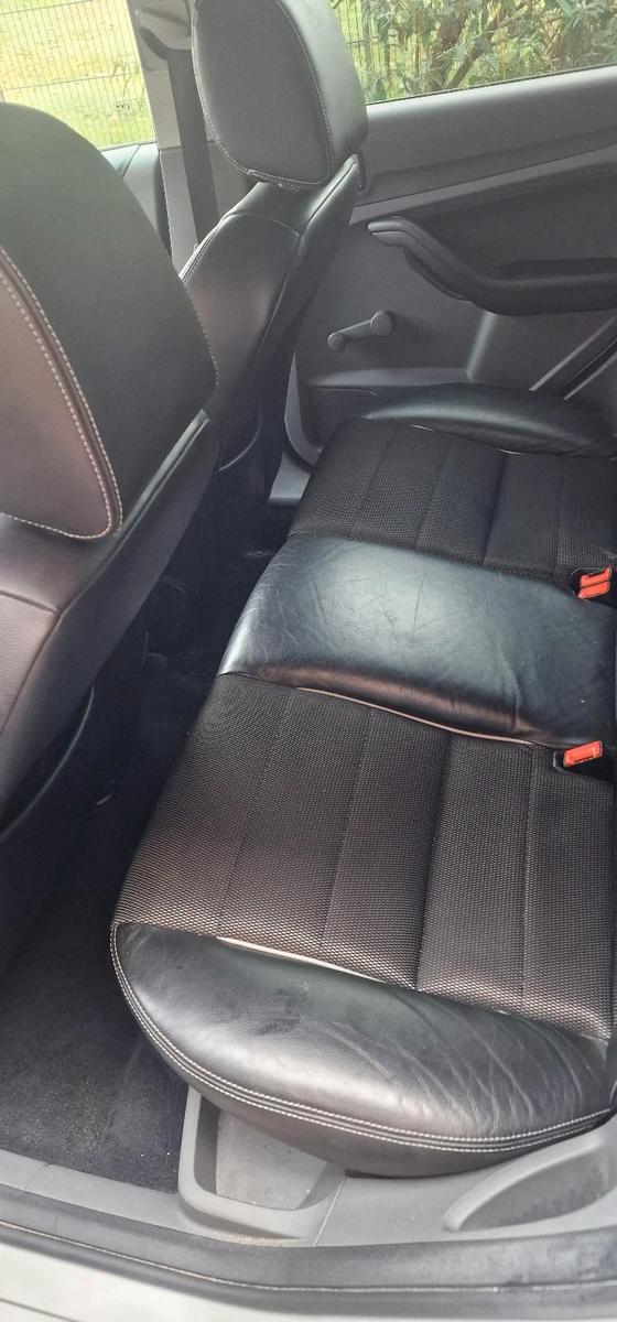 Ford Focus 2009 — photo 14