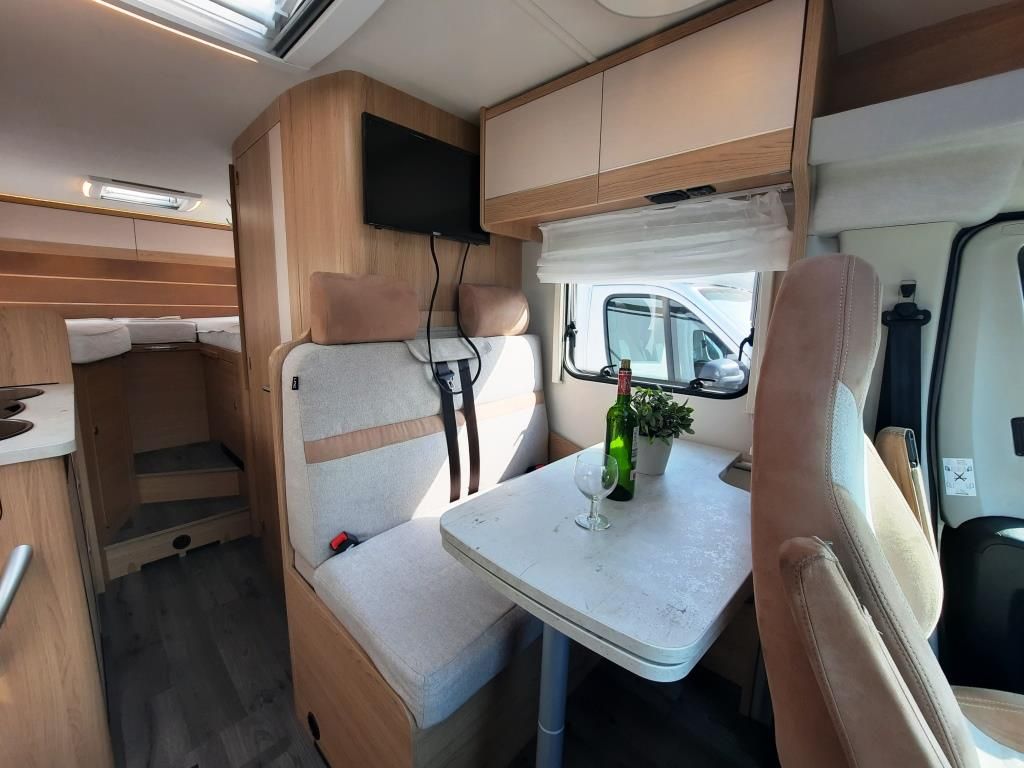 Fahrzeug Übersicht 9 Fahrzeugabbildung LMC Cruiser V 646 G Verfüg./AHK/SAT/NAVI
