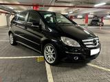 Mercedes-Benz B 180 BlueEFFICIENCY SPORTPAKET XENON~PDC~SHZ~ - Mercedes-Benz B 180 in Wiesbaden
