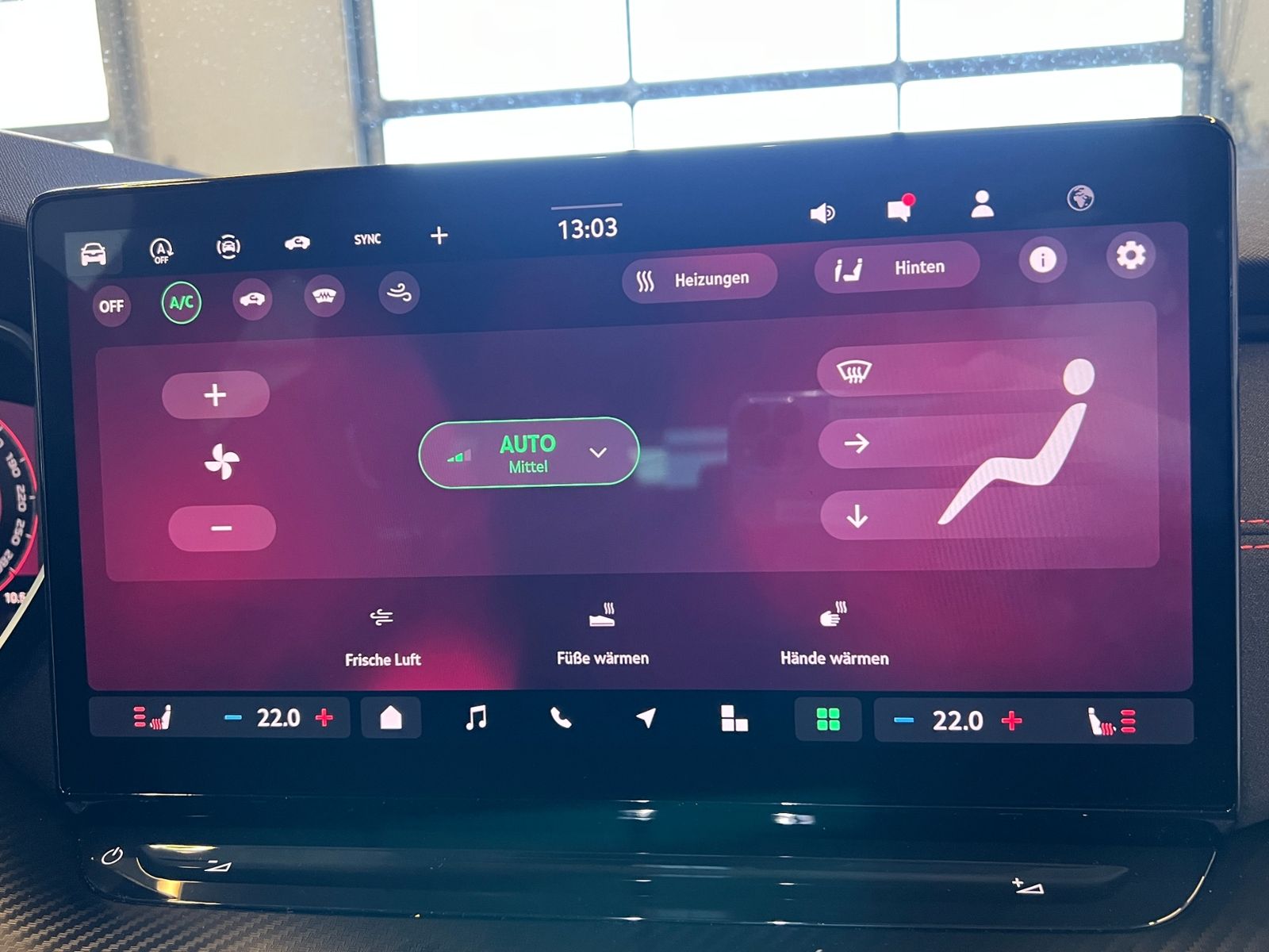 Fahrzeugabbildung SKODA Octavia Combi RS 2.0 TSI DSG *Panorama, AHK, Ind