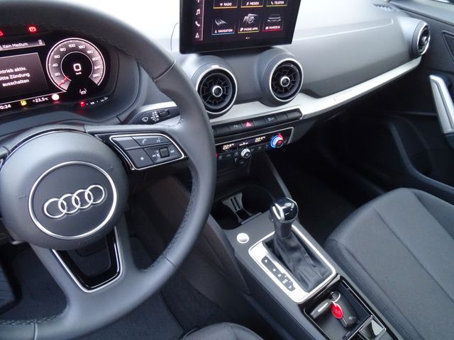 Q2 35 TFSI S-tronic advanced / Matrix LED