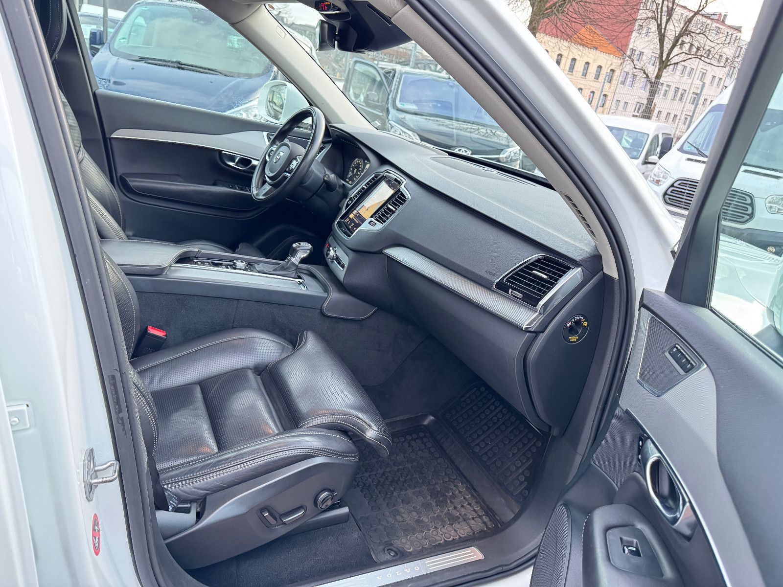 Fahrzeugabbildung Volvo XC90 INSCRIPTION AWD PANO HUD SITZKLIMA MEMORY