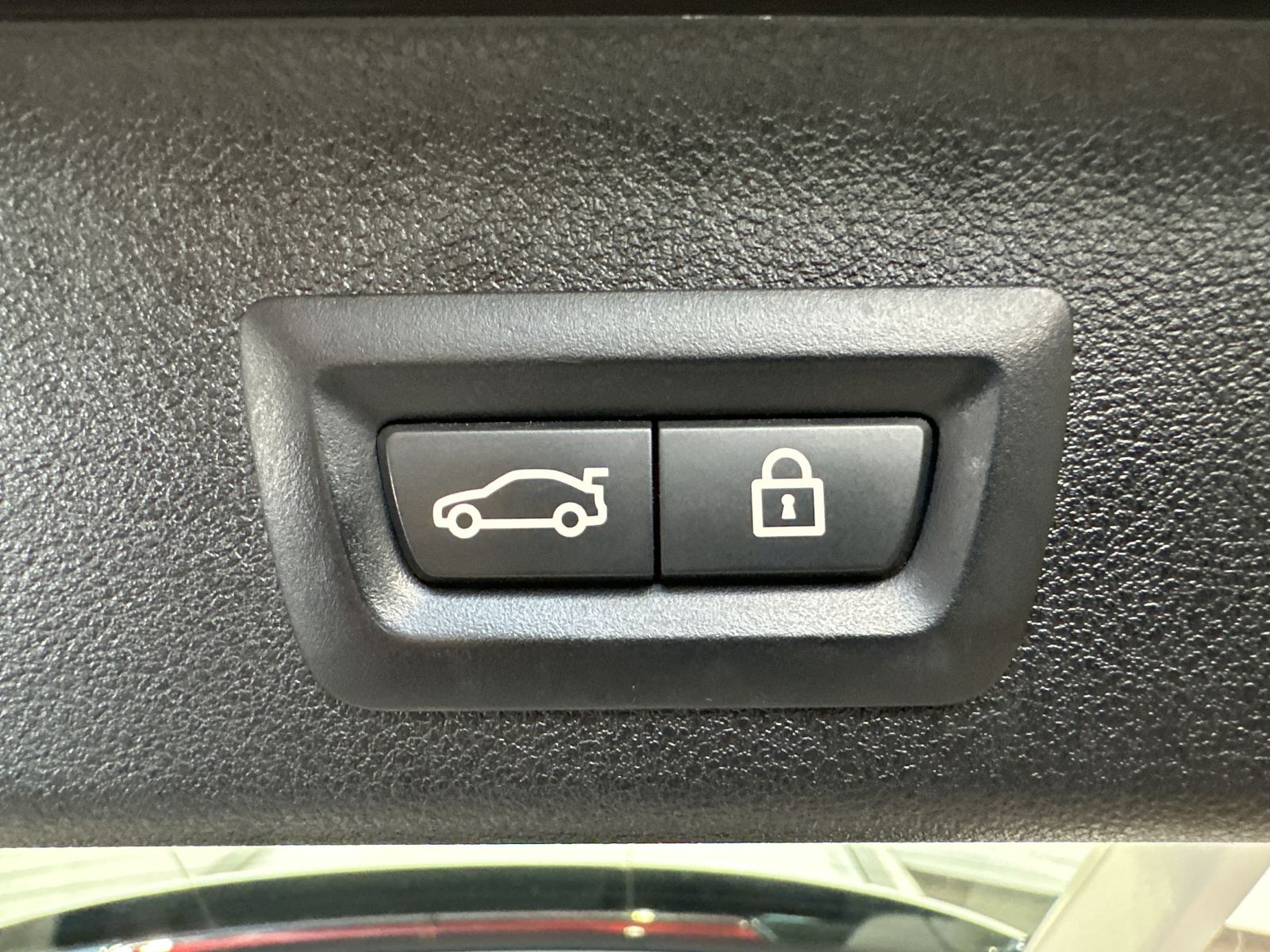 Fahrzeugabbildung BMW 520d Touring Sport-Line NAV+LED+VCOCK+KAMERA+SHZ