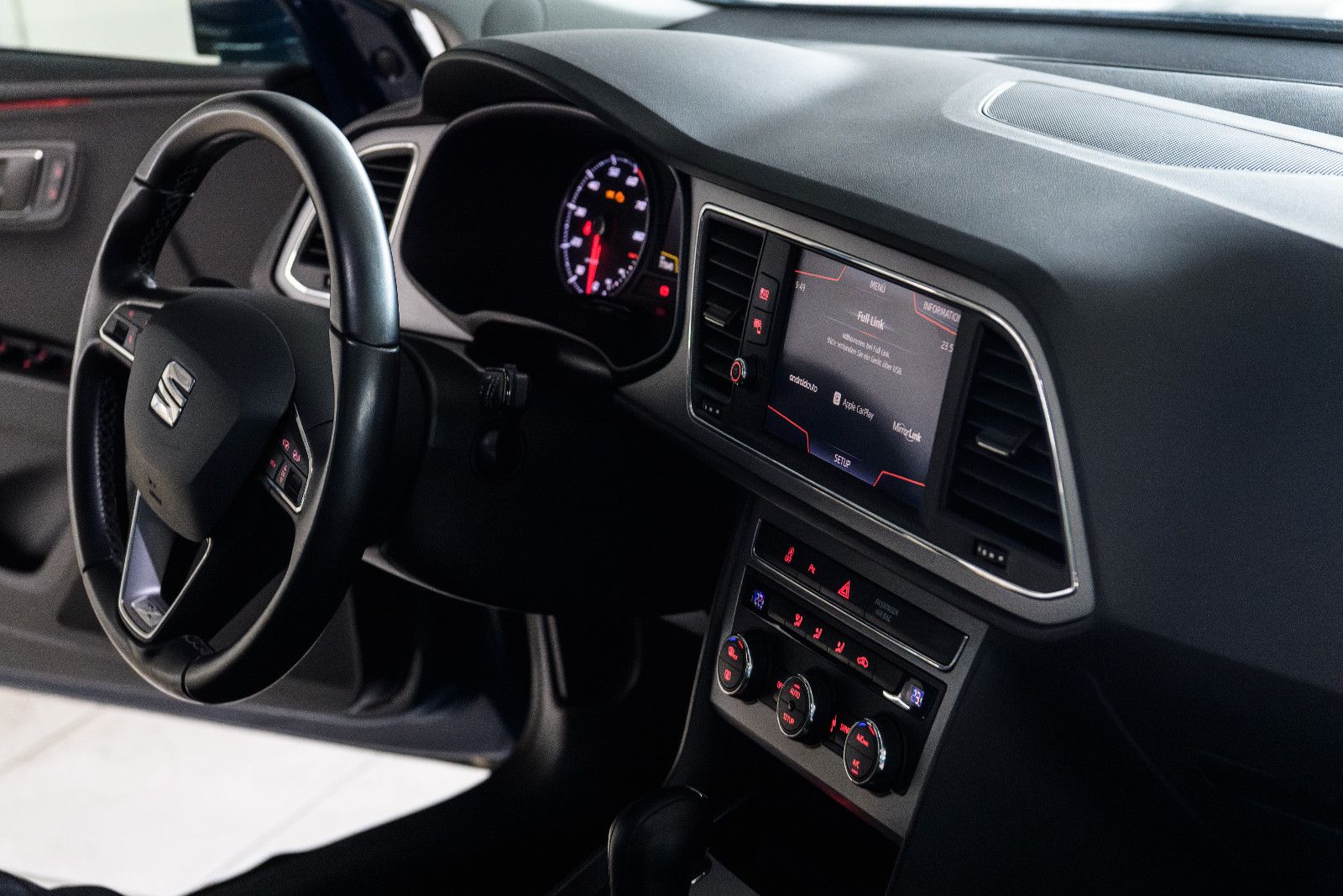 Fahrzeugabbildung SEAT Leon ST Xcellence DSG+Navi+AHK+LED