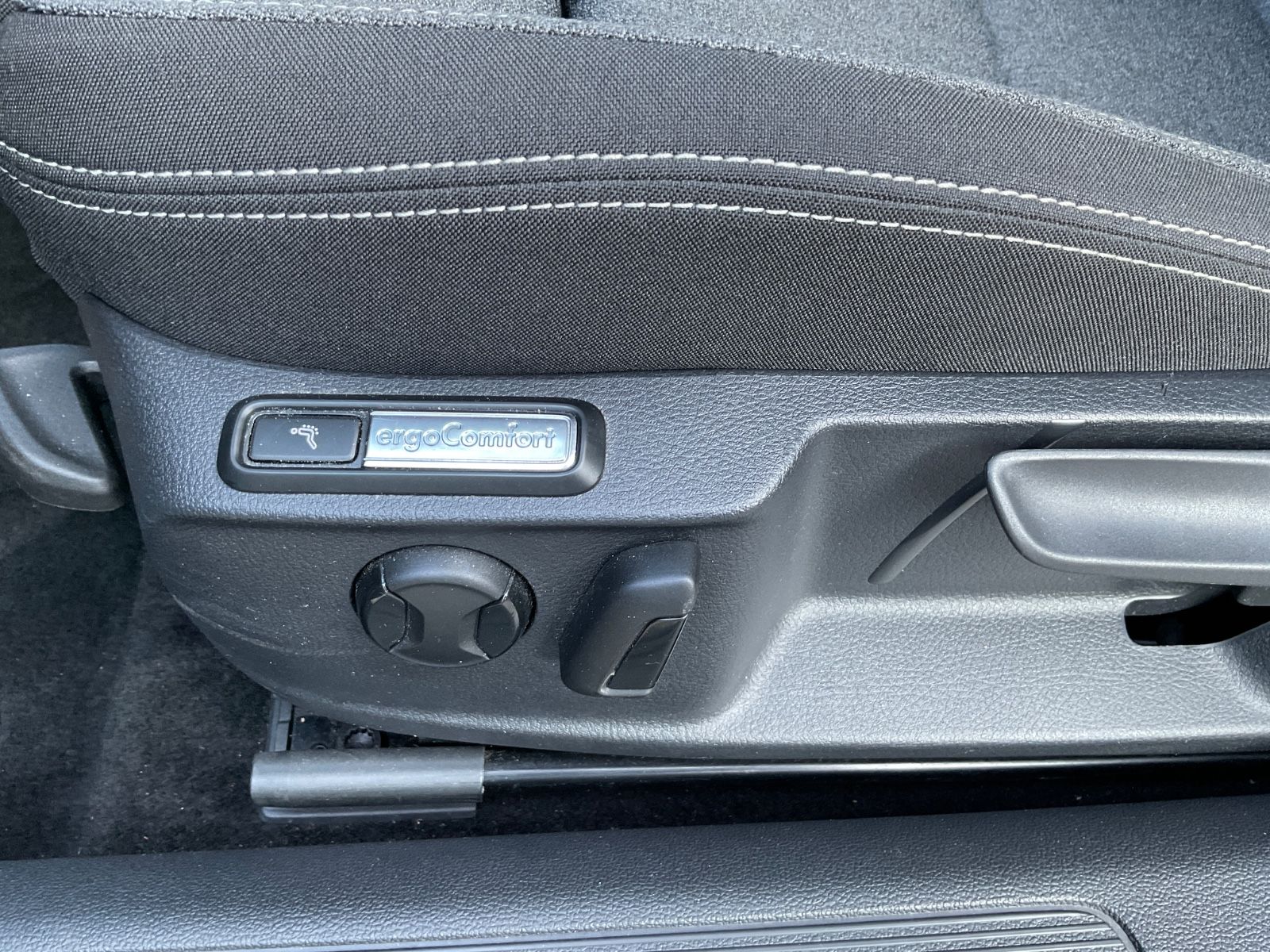 Fahrzeugabbildung Volkswagen Passat 2.0 TDI SCR DSG Busi,Kamera,ACC,CarPlay