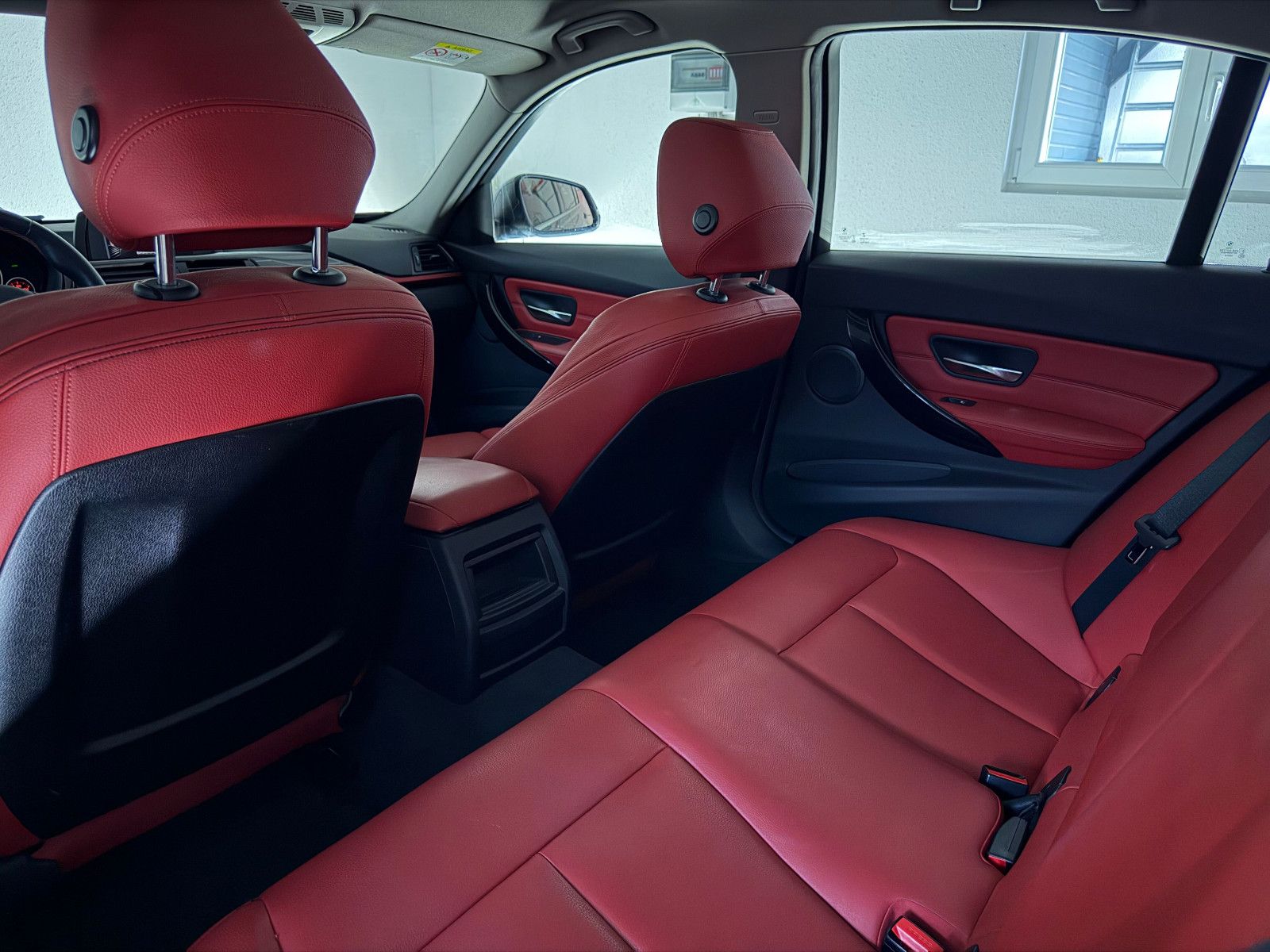 Fahrzeugabbildung BMW 320 d Lim. SPORT LINE/XENON/KAMERA/PDC/KLIMA