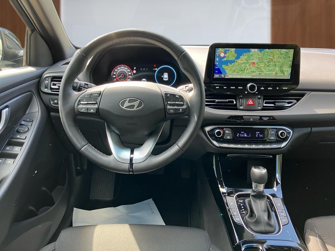 Fahrzeugabbildung Hyundai i30 DCT ADVANTAGE LED*NAVI*2Z-KLIMA*CARPL*KEYLES