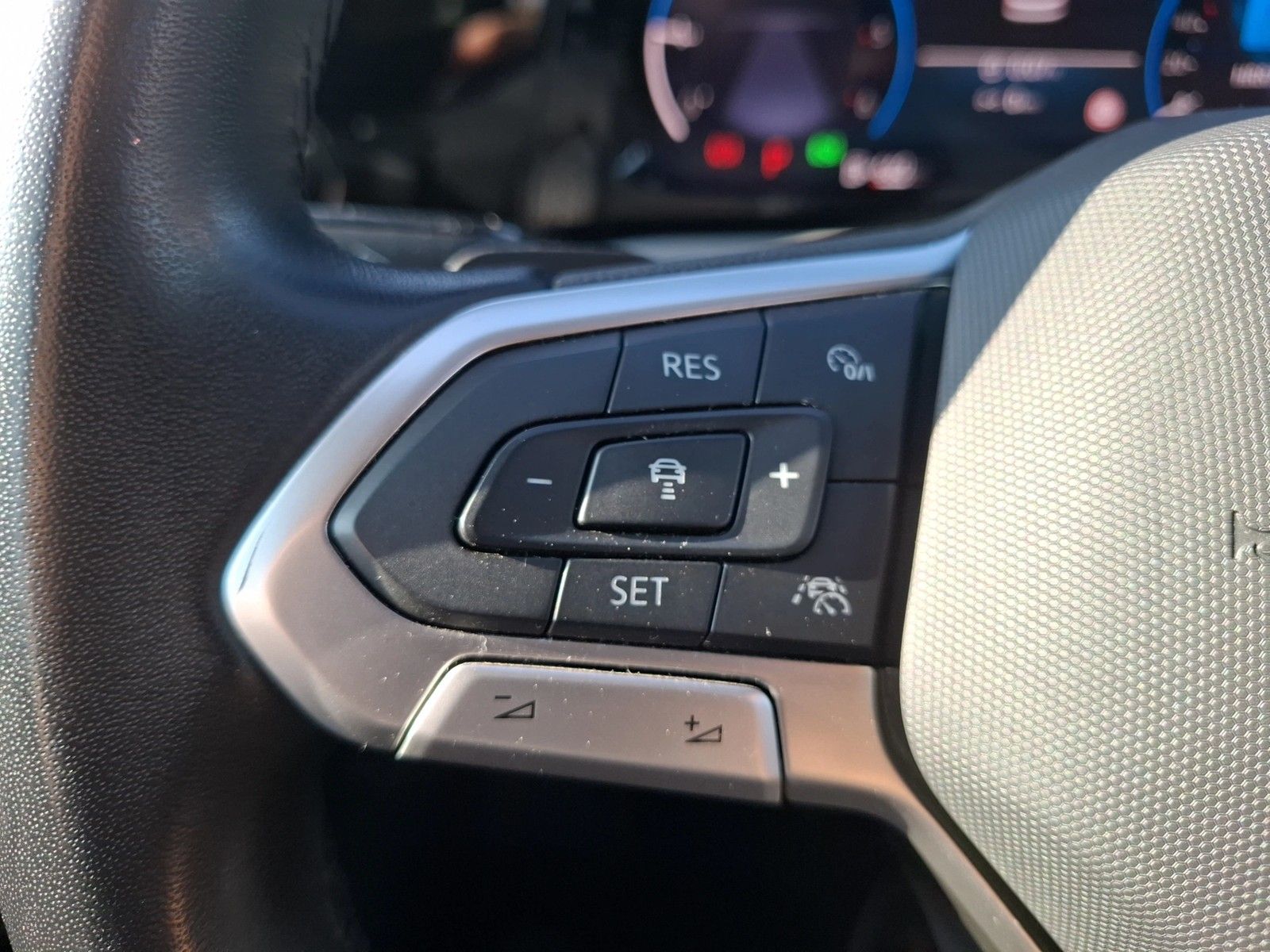 Fahrzeugabbildung Volkswagen Golf VIII Variant TDI Life DSG Standhzg LED Navi