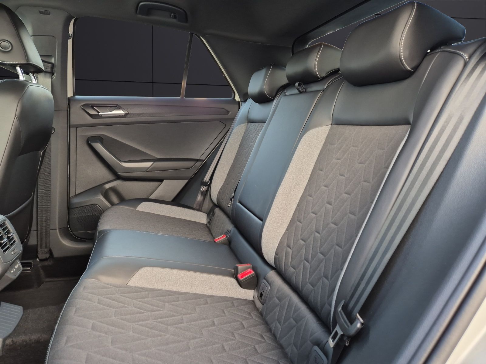 Fahrzeugabbildung Volkswagen T-Roc Goal LED DAB ACC