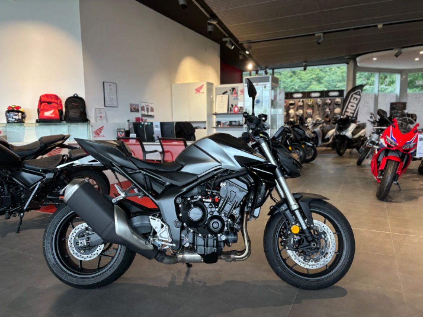 Fahrzeugabbildung Honda CB 1000 Hornet 2025 Soziusabdeckung mehr Farben