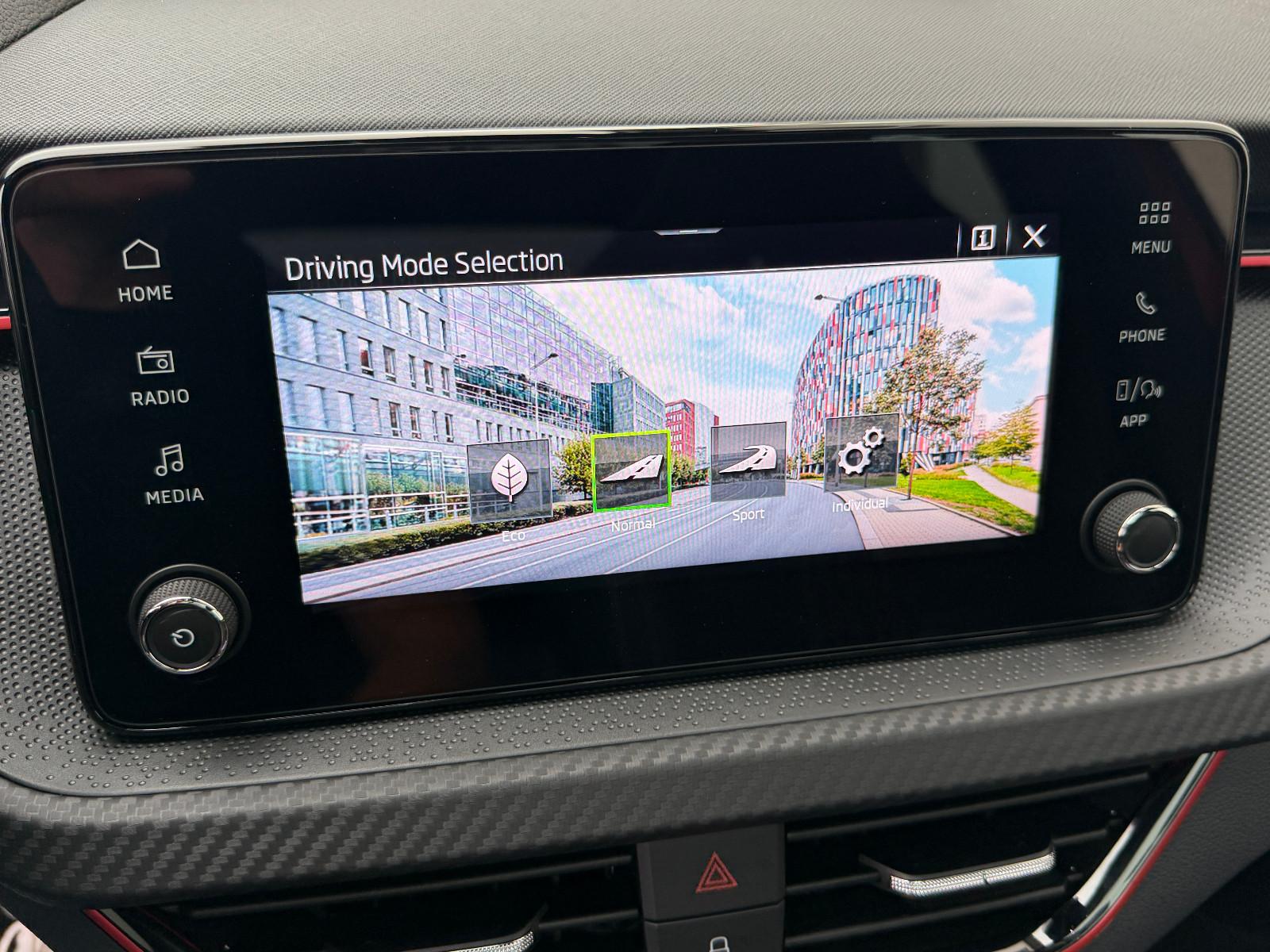 Skoda Kamiq 1.0 TSI DSG Monte Carlo (Pano,AHK,5/100)