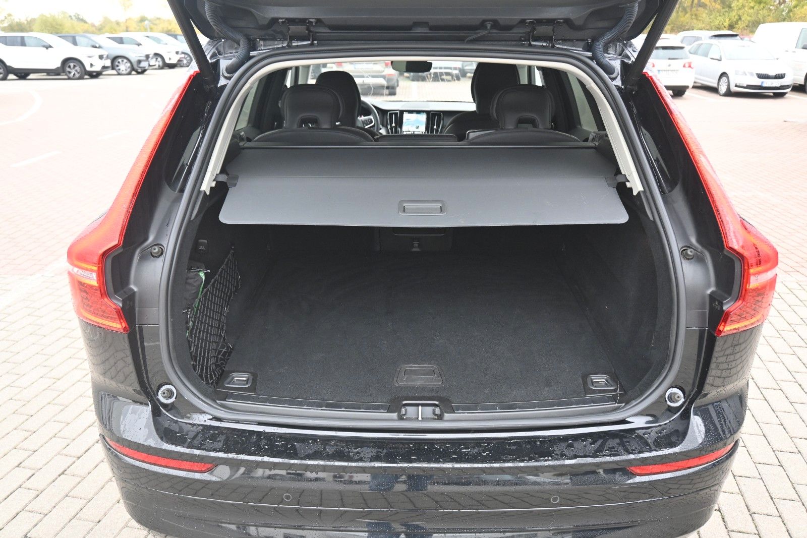 Fahrzeugabbildung Volvo XC60 B4 Benzin Core* LHZG*Allwetter*GoogleMaps*