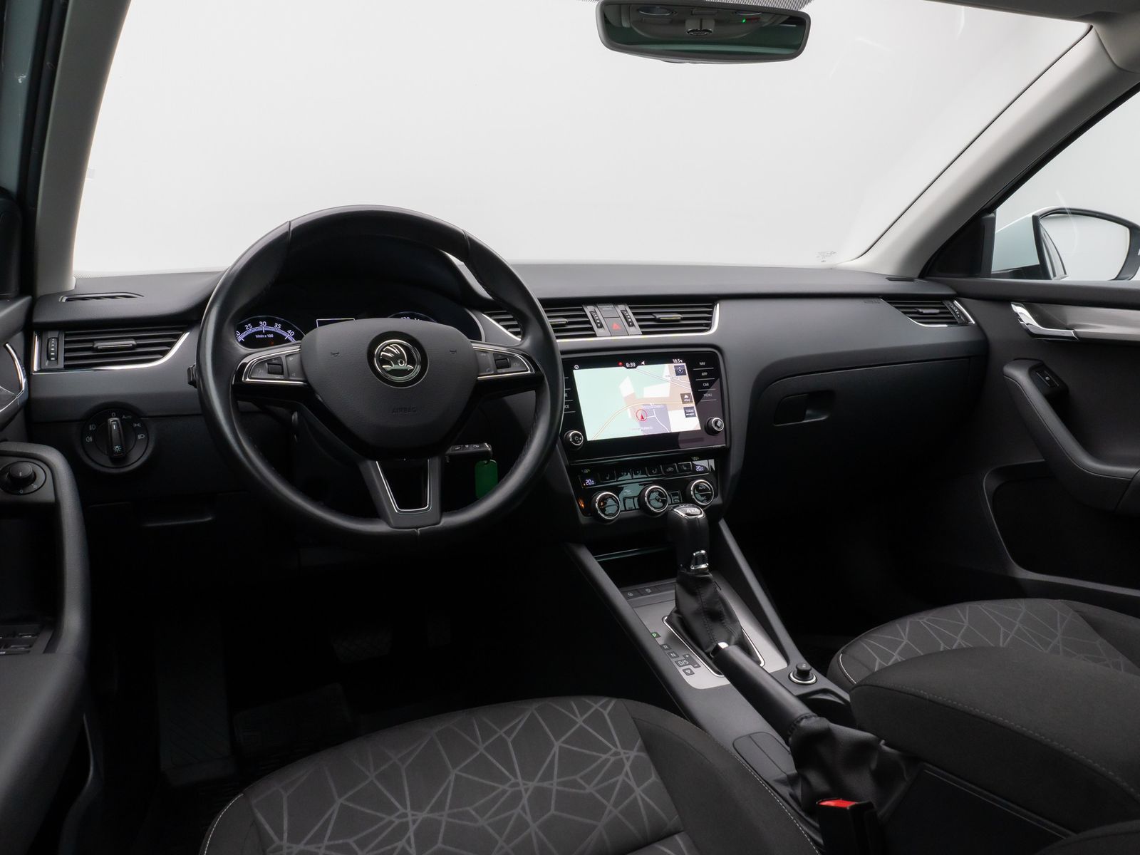 Fahrzeugabbildung SKODA Octavia Combi Clever 4x4 Aut. Panorama AHK 8Fach