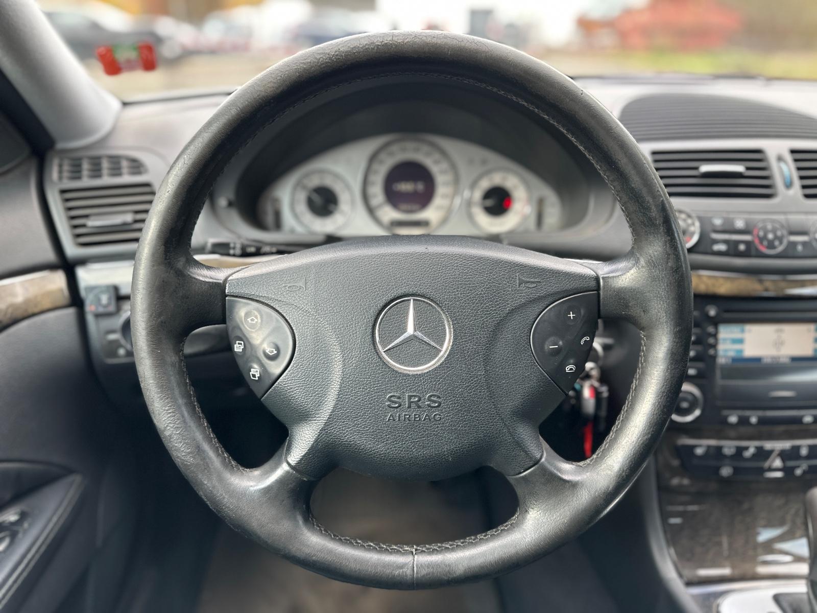Mercedes-Benz E240 2005 — photo 19
