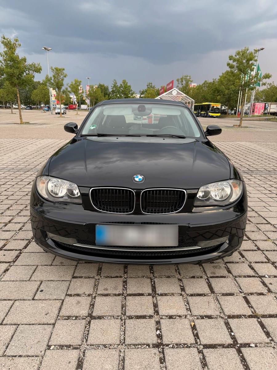 BMW 118 2008 — interior