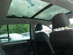 Fahrzeugabbildung Volkswagen Golf Sportsvan 1.0 TSI Comfortline NAV*KAM*PANO
