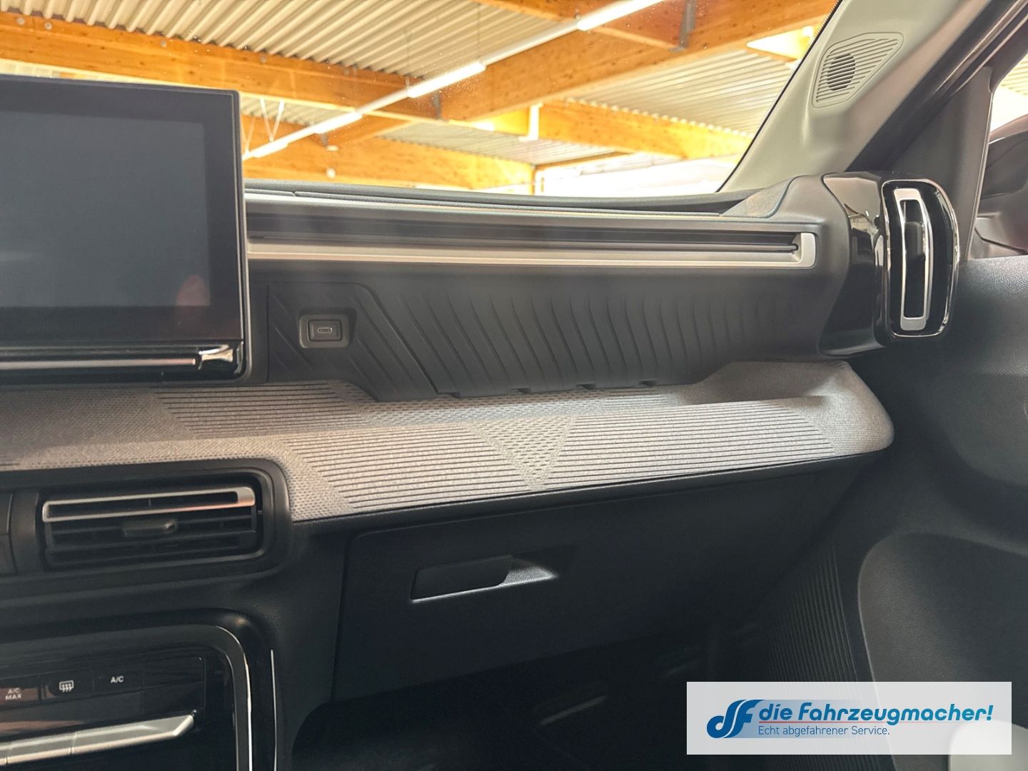 Fahrzeugabbildung Citroën C3 Aircross E 113 MAX HUD Navi LED Apple CarPlay