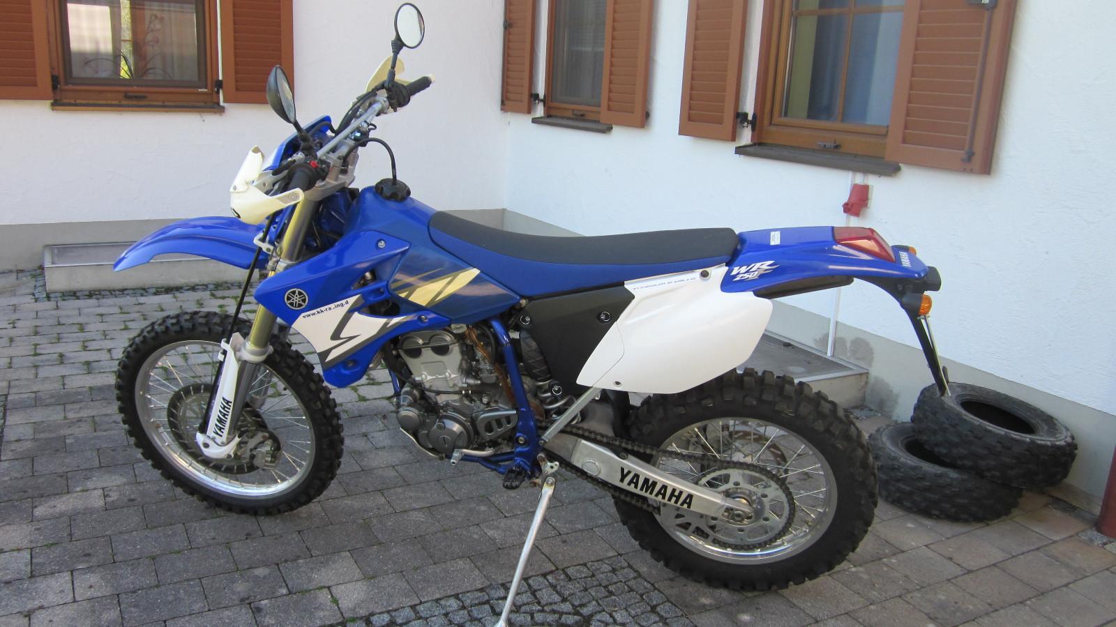 Yamaha WR 250F 2005 — rear view