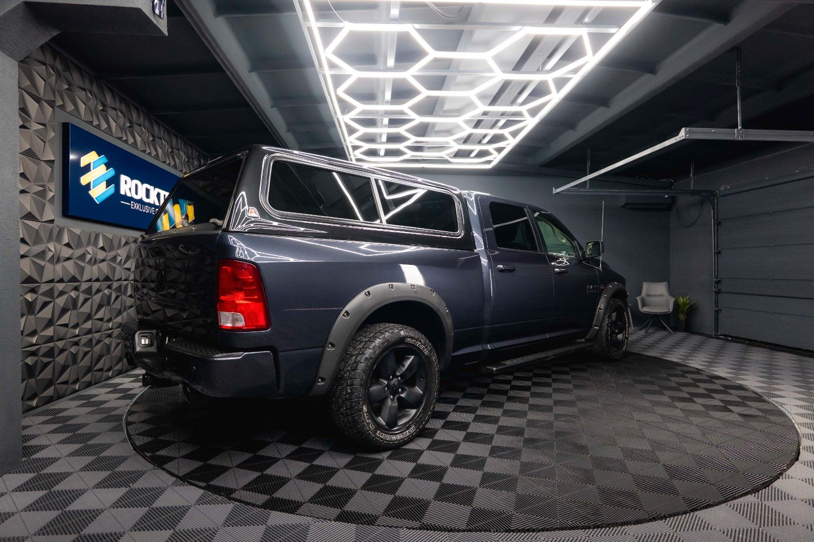 Fahrzeugabbildung Dodge RAM 5.7 V8 HEMI 4x4 Offroad Night  LONGBED*LPG*