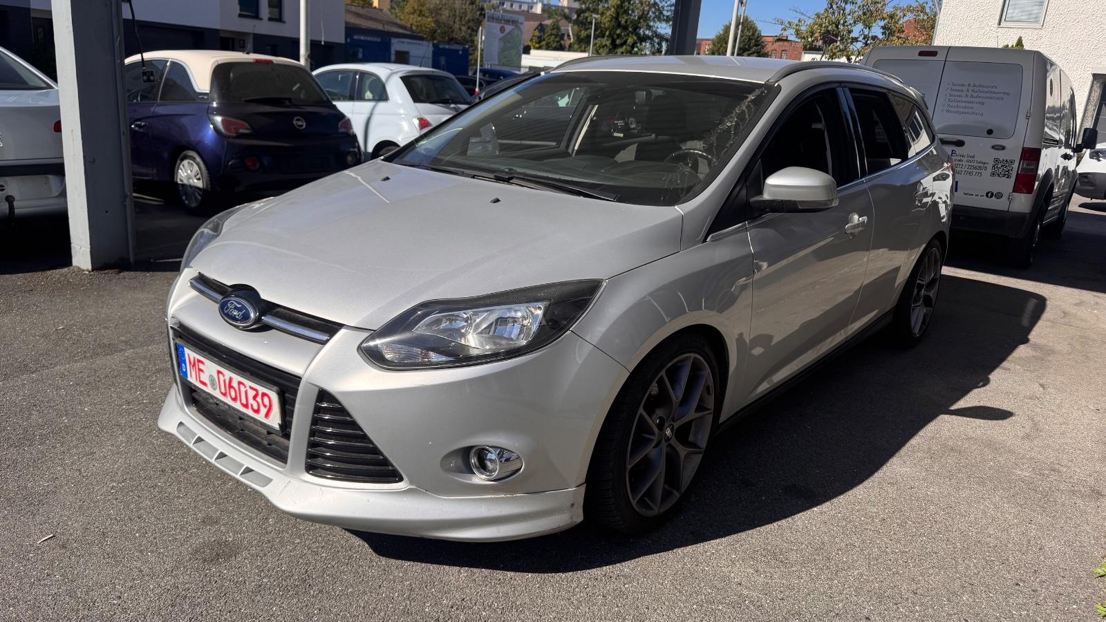 Ford Focus Turnier Titanium *Service Neu