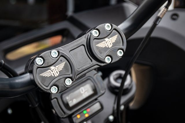 Fahrzeugabbildung Harley-Davidson FXLRST LOW RIDER ST 117 MY23 - CLUBSTYLE - J&H -