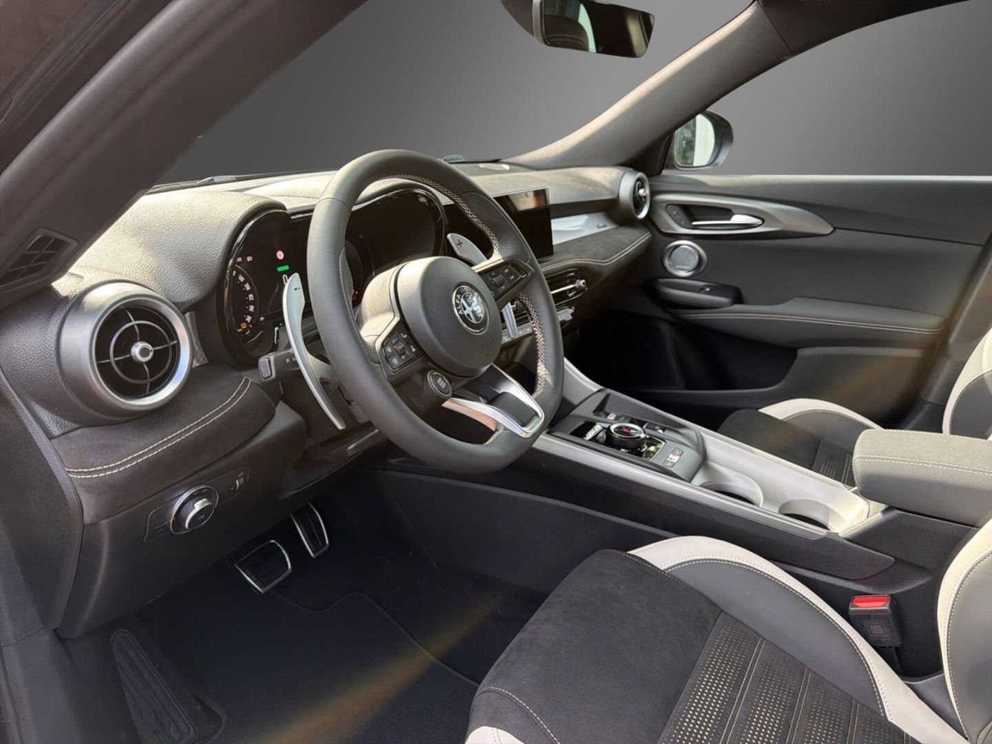 Fahrzeugabbildung Alfa Romeo Tonale SportSpeciale-Ibrida175-MY26-Panoramadach