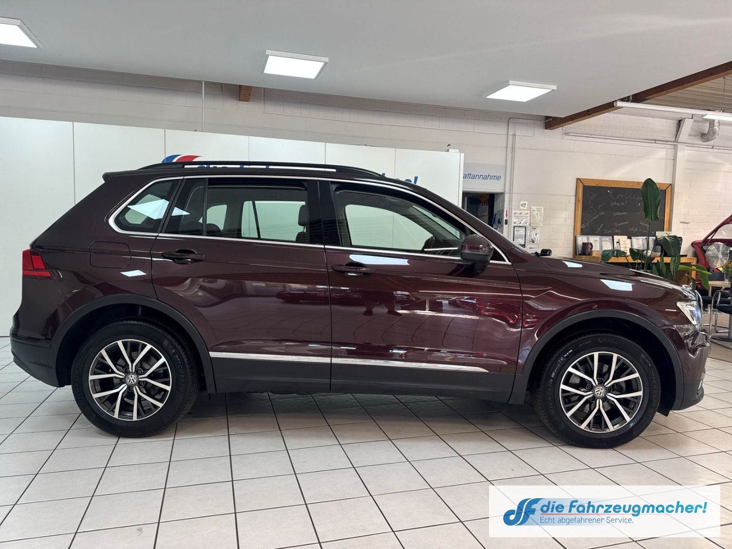Fahrzeugabbildung Volkswagen Tiguan Comfortline BMT Start-Stopp 4Motion Navi