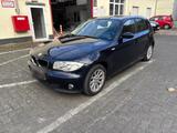 BMW 116 i. Blau - BMW 116 aus 2005: 116i