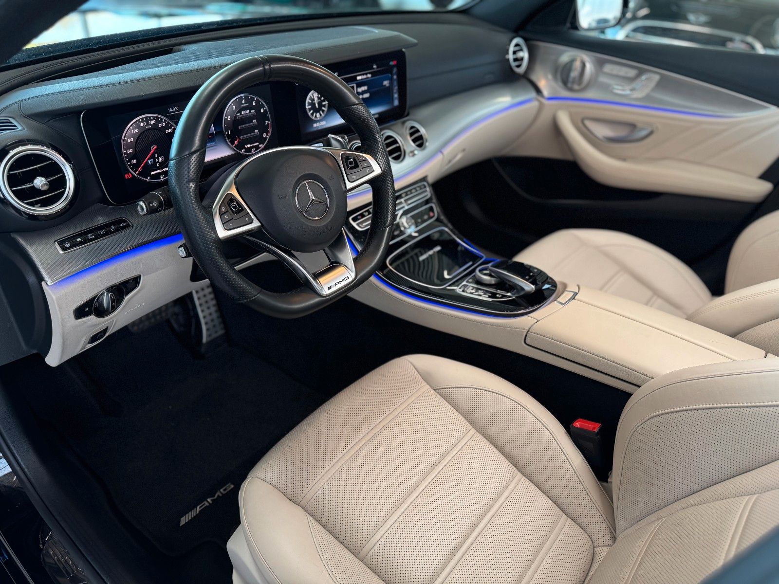 Fahrzeugabbildung Mercedes-Benz E 63 AMG T-Modell 4Matic Burmester VOLL