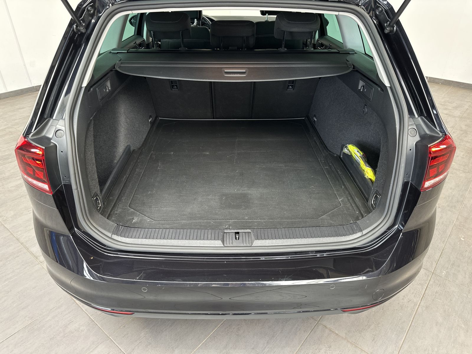 Fahrzeugabbildung Volkswagen Passat Variant 1.5 TSI DSG Business NAV+LED+ACC