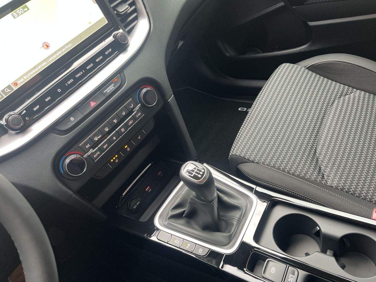 Fahrzeugabbildung Kia Ceed ULTIMATE EDITION 1.0 T-GDI  *STYLE-PAKET*