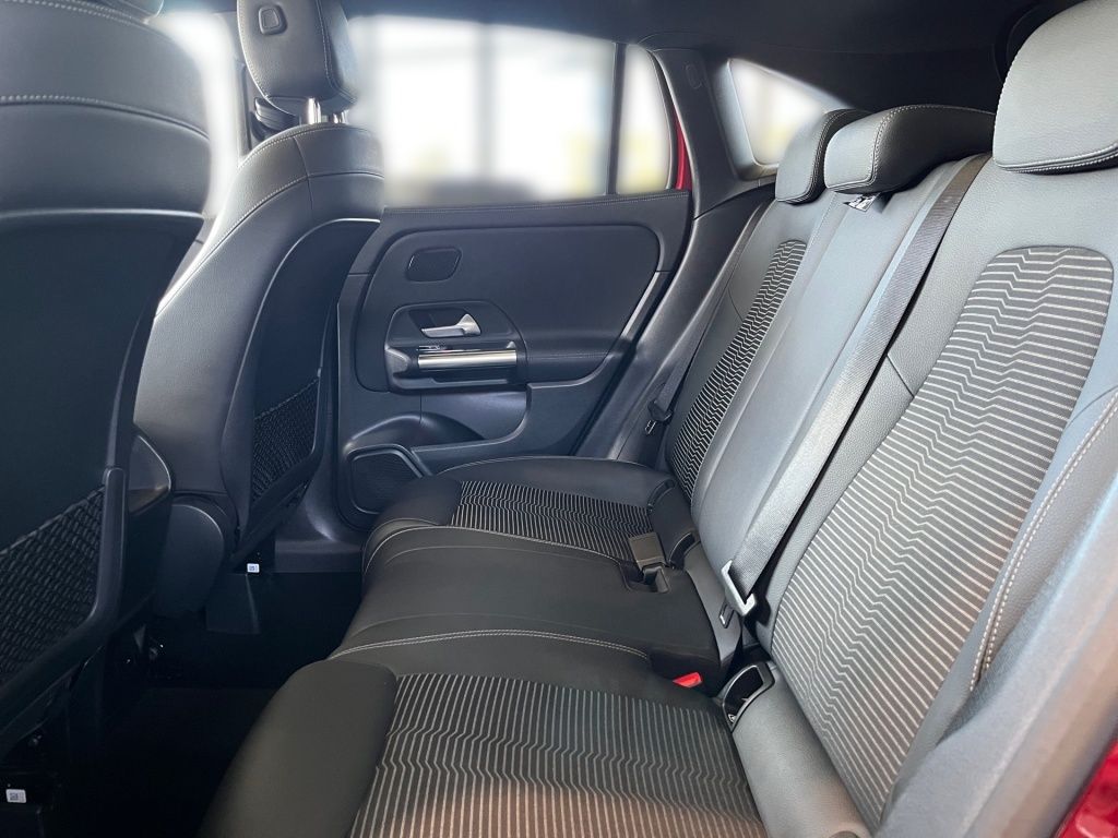 Fahrzeugabbildung Mercedes-Benz GLA 250 e Progressive Night Pano AHK Kamera LED