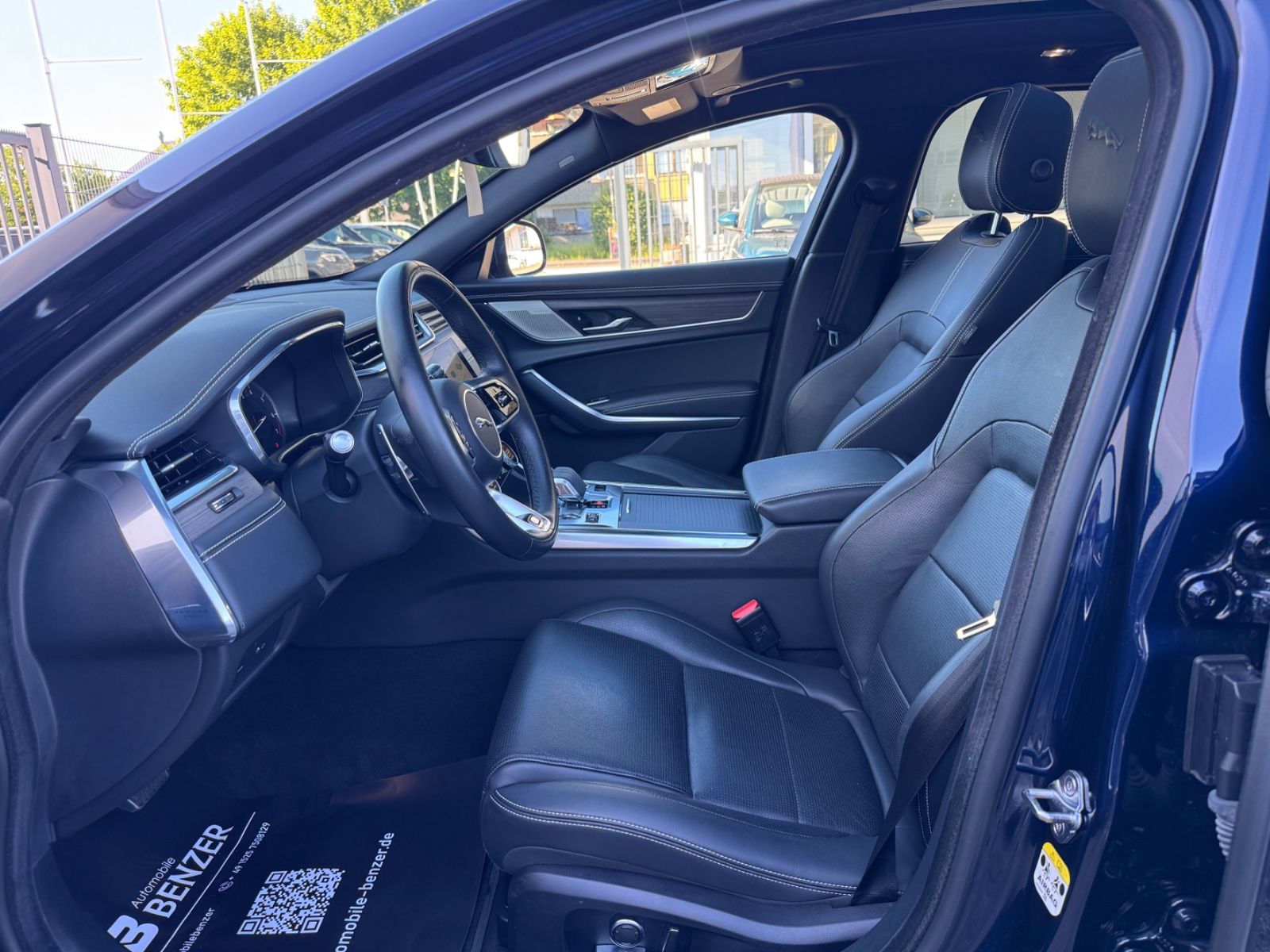 Fahrzeugabbildung Jaguar XF Sportbrake R-Dynamic SE AWD/PANO/KAM/MERIDIAN