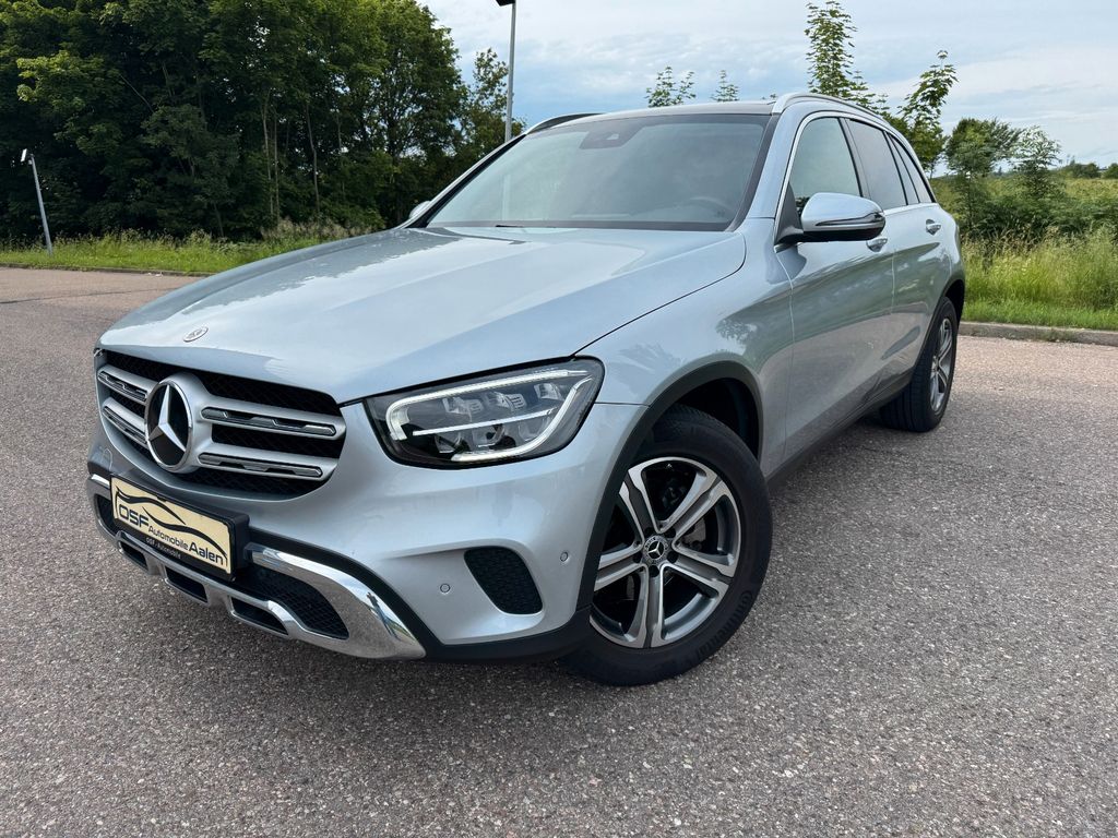 Mercedes-Benz GLC 220 d 4Matic,LED, AHK,R.Kam,Panorama,Mbux